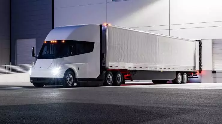 Elon Musk delivers first Tesla Semi electric truck with 800 km driving range to Pepsi