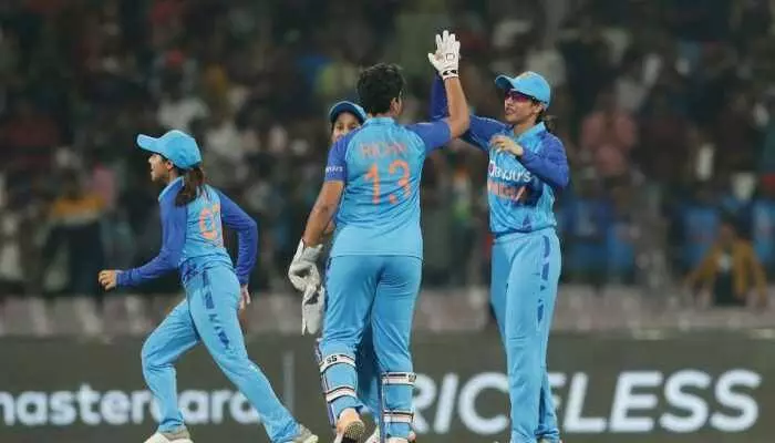 Womens cricket: India defeat Australia in 2nd T20 International in Super Over to level series 1-1