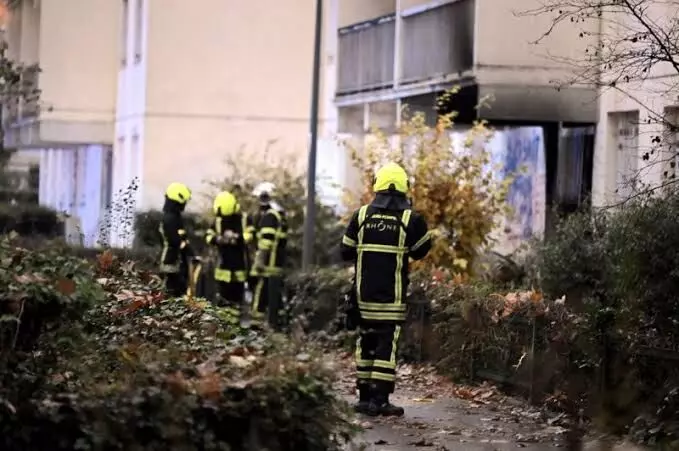 10 including five children killed in France apartment fire