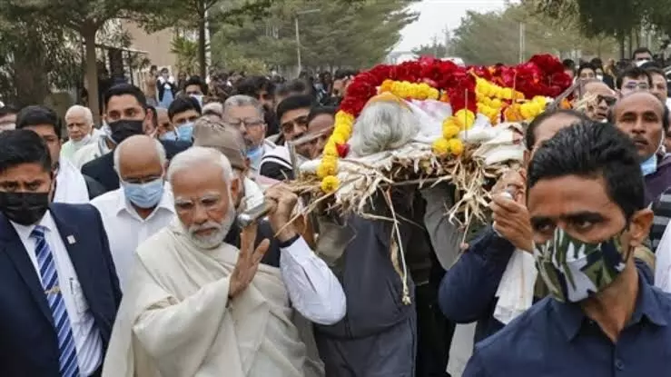 Prime Minister Narendra Modis mother Heeraben passes away in Ahmedabad