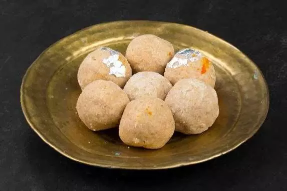 Kabuli Pinni Recipe: If you love making sweets and snacks at home, make sure you put this on your list