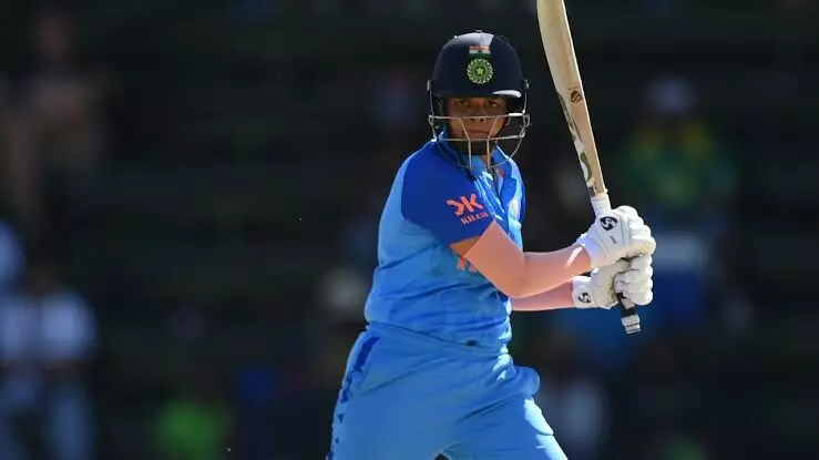 In Womens Cricket, the semifinal of the Under-19 T20 World Cup between India and New Zealand underway in South Africa