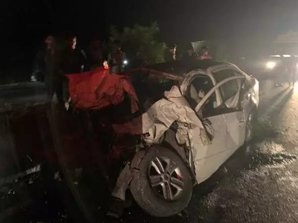 Four dead in Mumbai-Ahmedabad highway collision