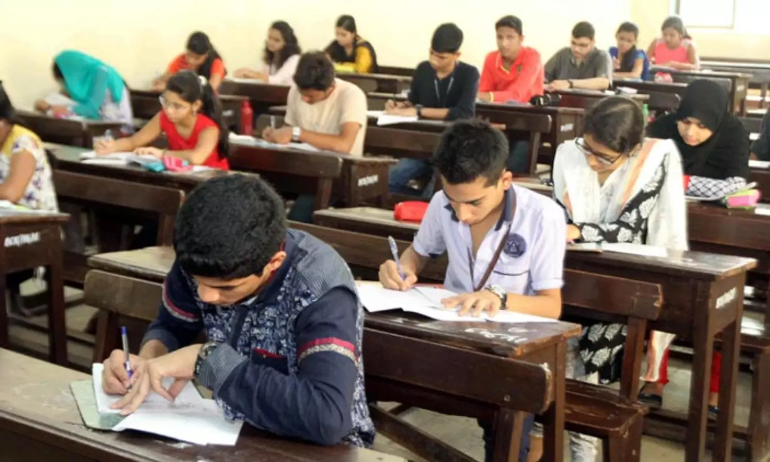 Karnataka education dept notice to 700 schools for running CBSE, ICSE syllabus in violation of rules