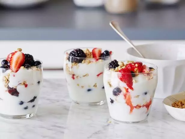 Fruit and Yoghurt Parfait Recipe: It is a no-cook dessert that will be ready in less than 10 minutes