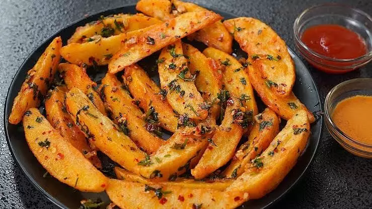 Chilli Garlic Wedges Recipe: If you are a potato lover, then you need to bookmark this recipe for sure
