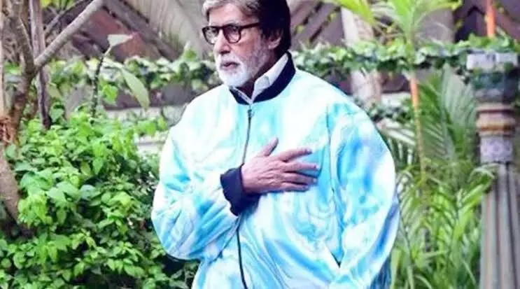 Amitabh Bachchan rests at Jalsa with ‘strapped chest’, celebrates Holika Dahan post injury