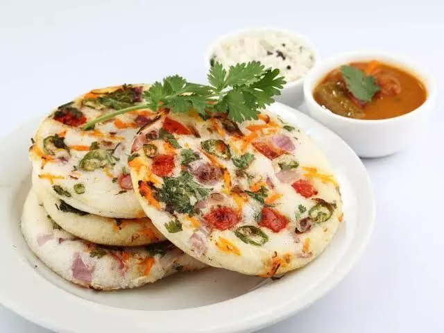 Oats Mini Uttapam Recipe: You can either savour them in breakfast or have them as an evening snack