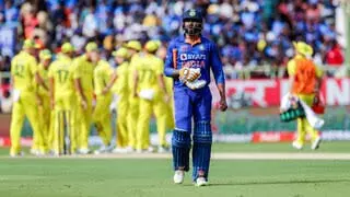 India bundled out at 117 in 26 overs in 2nd ODI against Australia in Vishakapatnam