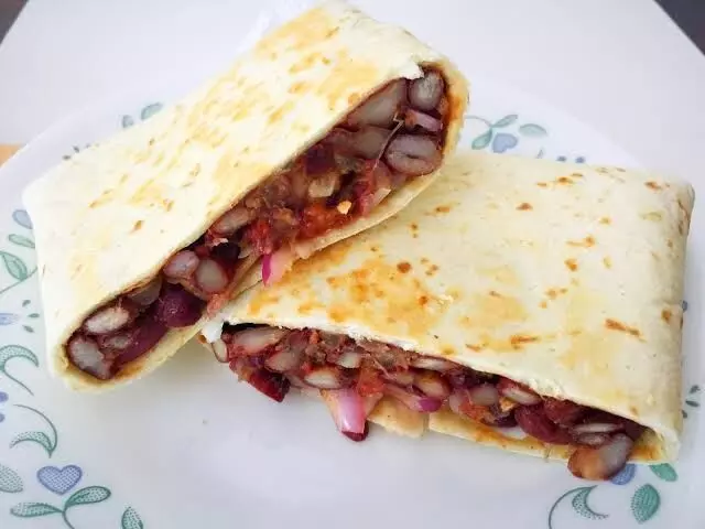 Red Kidney Beans Wrap Recipe: Try this delicious Kidney bean and salsa recipe
