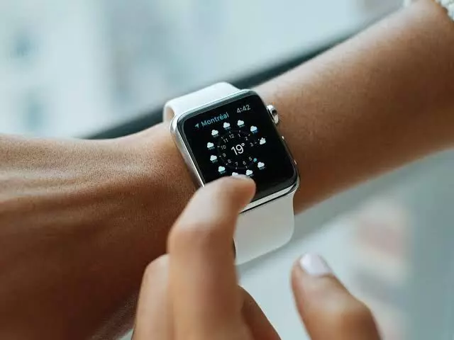 Apple Watch might soon be able to connect to multiple iPhones and iPads
