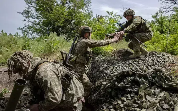Ukrainian forces penetrate Russias first line of defence: British intelligence