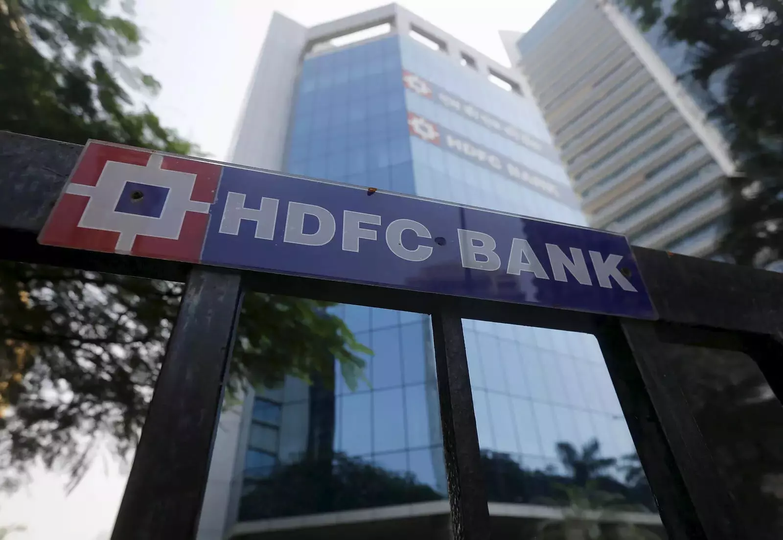 HDFC to merge into HDFC Bank effective July 1
