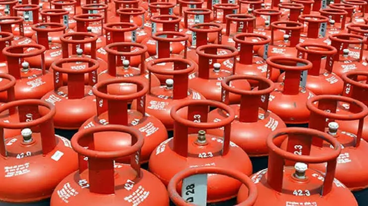 Centre cuts LPG prices by Rs 200 per cylinder, Ujjwala scheme beneficiaries to get overall subsidy of Rs 400 per cylinder