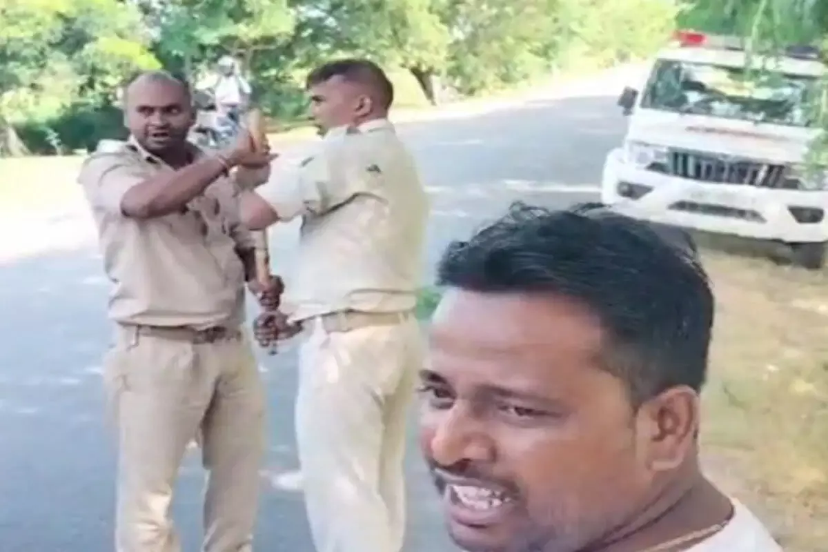 A Video is going viral of Bihars 2 Police Officers Engage in Fistfight in Nalanda