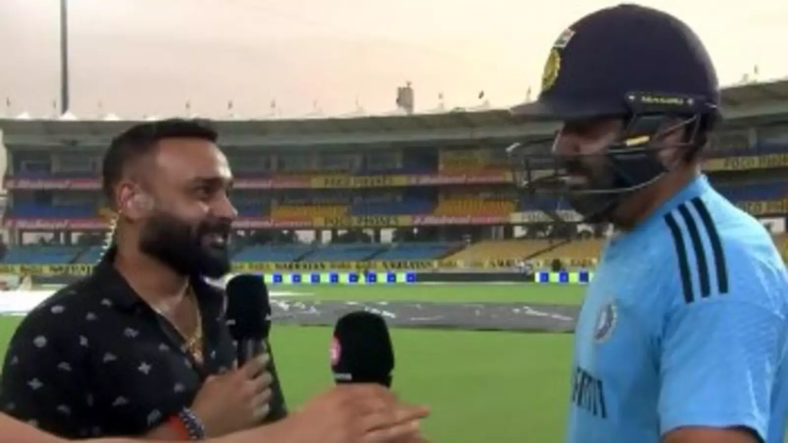 Watch Video: Tune bulaaya hi nahi, Rohit Sharmas chat with Amit Mishra turns awkward after India captains commitment