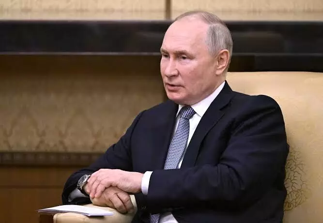 Report: Putin suffers cardiac arrest, found lying on bedroom floor
