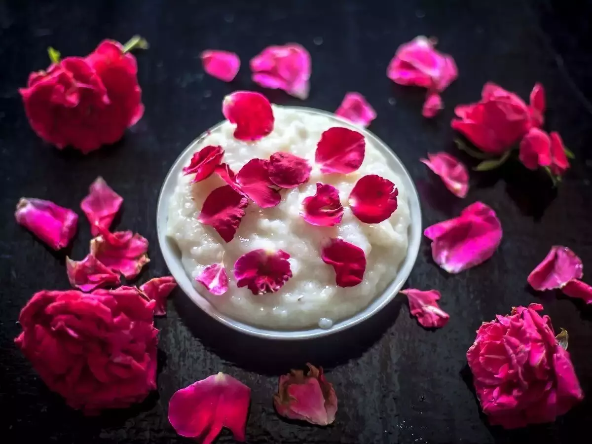 Rose Kheer Tart Recipe:This dessert recipe is a delightful combination of a crunchy tart filled with rose-flavored kheer