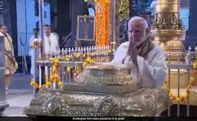 PM Modi offers prayers at Keralas famous Lord Krishna temple in Guruvayur