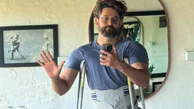 Hrithik Roshan finds strength in vulnerability, shares a picture in crutches post injury