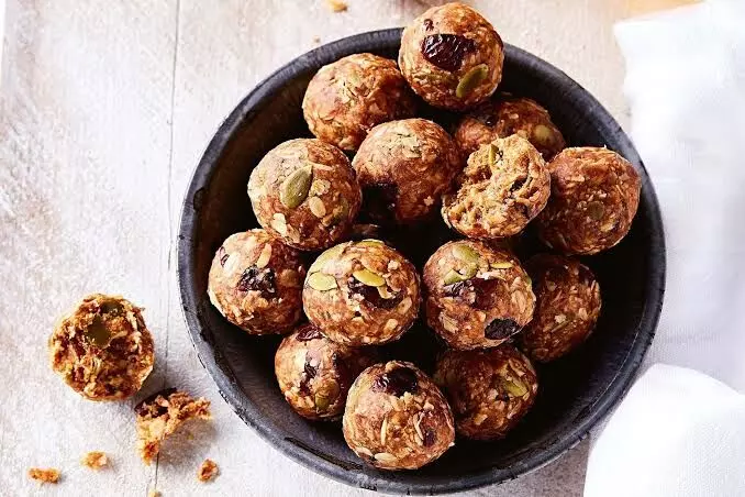 Cranberry Oats Balls Recipe: Enjoy with your tea or coffee