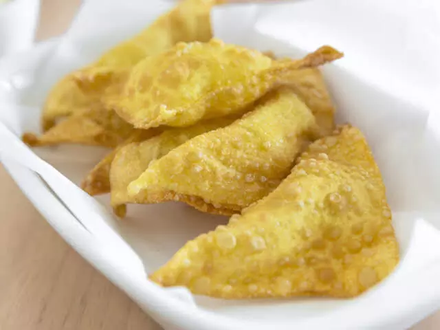 Apple Cinnamon Wontons Recipe: This snack recipe is a must try dish on birthdays and kitty parties