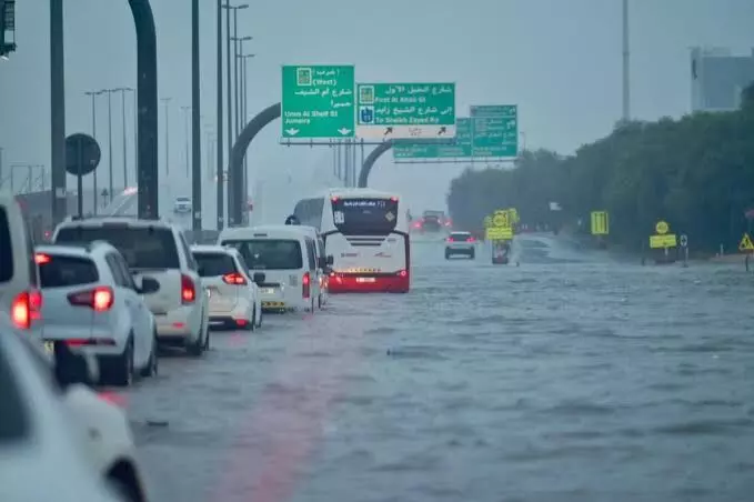 Heavy rain hits UAE, schools and offices shut due to waterlogged roads