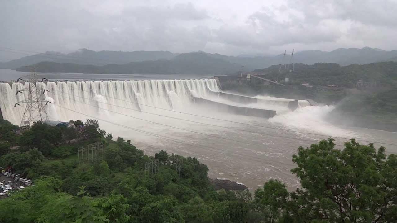 Sardar Sarovar Dam just 3.06 meter below level from overflow