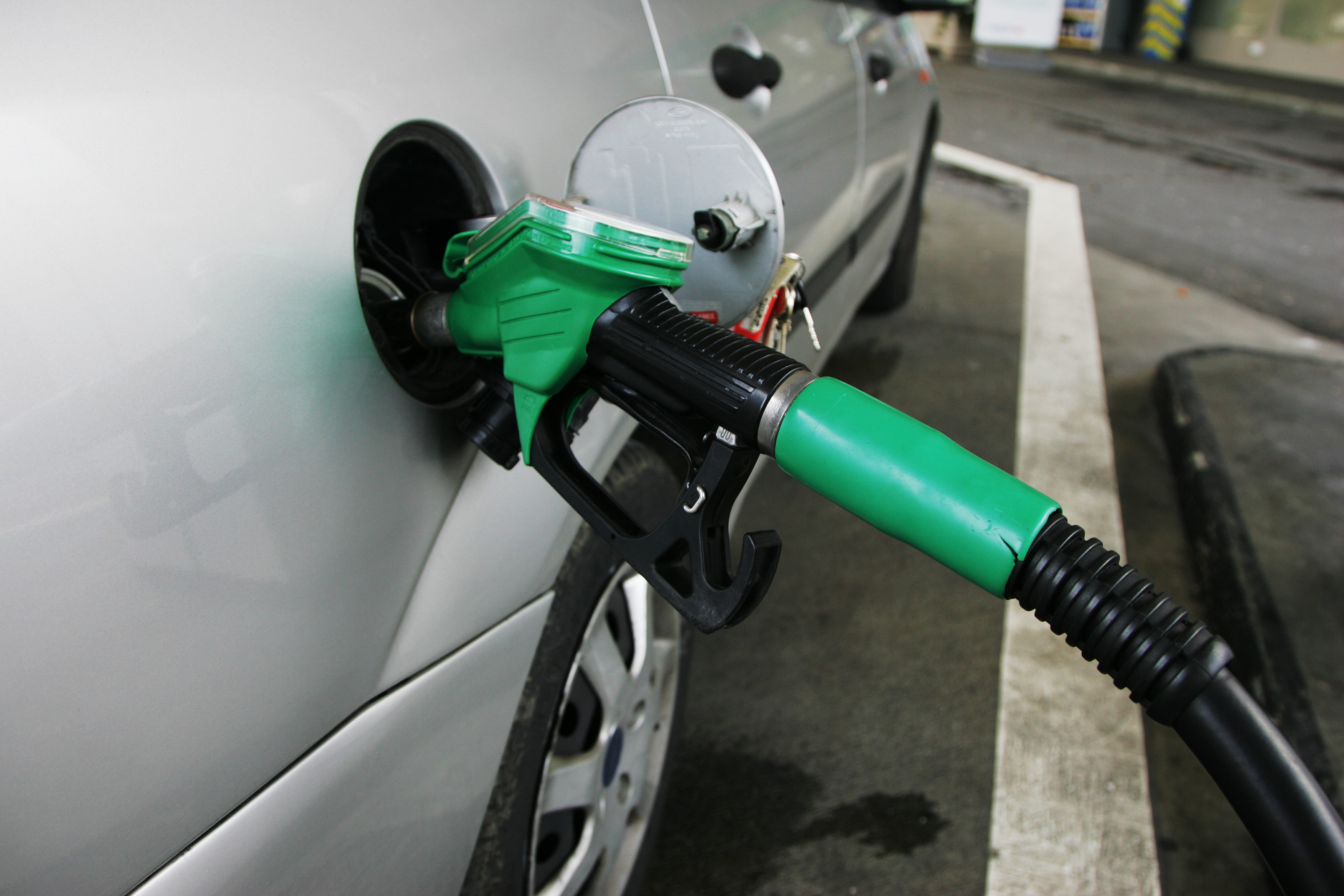 Petrol price decreased by Rs 1, diesel price decreased by Rs 2 per litre