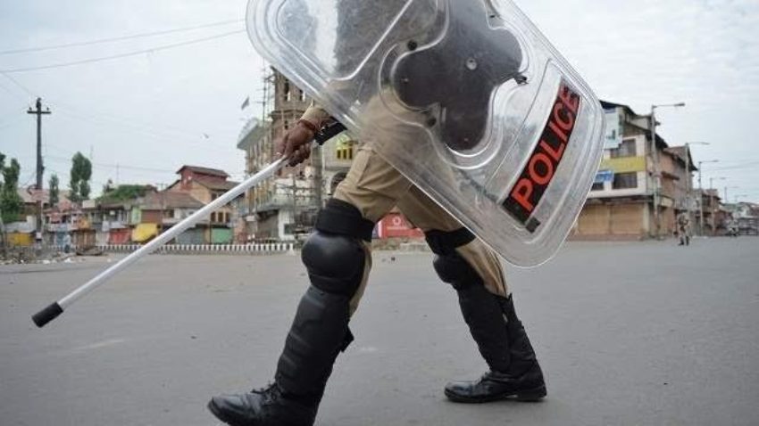 Curfew continue in Kashmir for the 31st Day