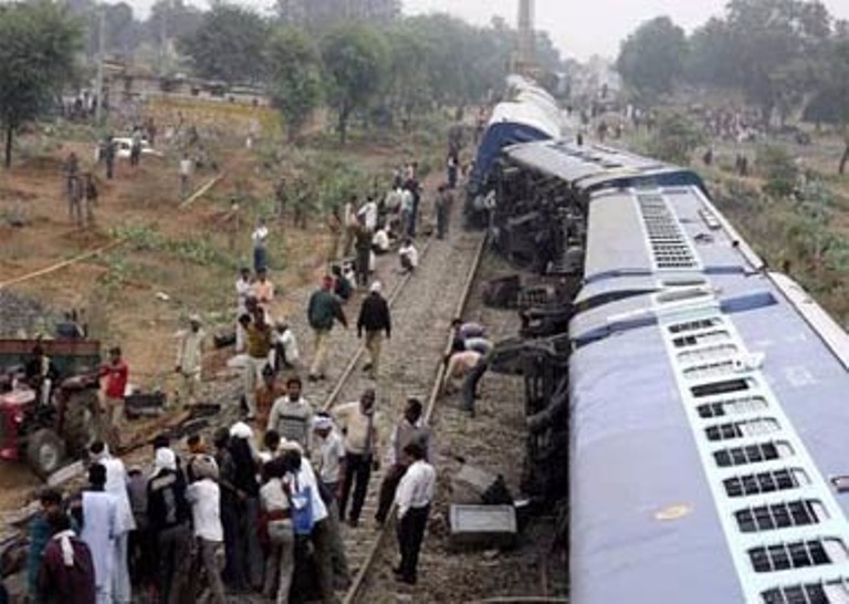 Five coaches of Doon Express derail in UP, no casualties