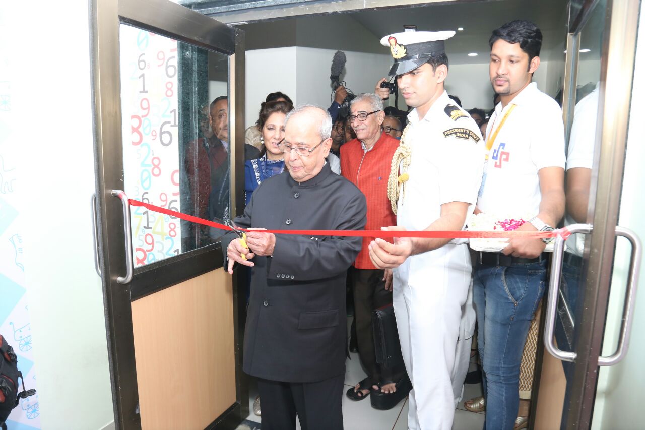 President inaugurates two hospitals in Gujarat