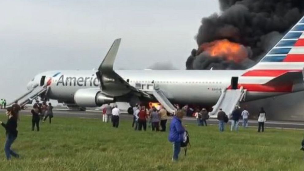 8 injured as plane catches fire in Chicago airport