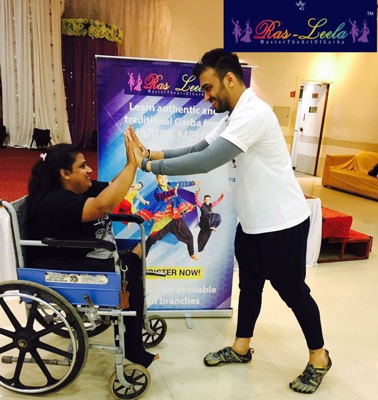 Two Mumbaikars play ‘garba-dandiya’ on wheelchairs