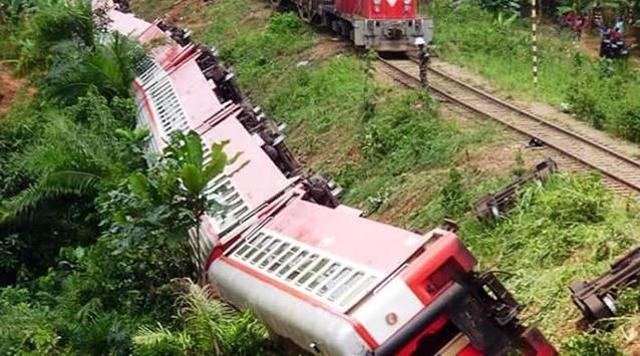 53 killed in Cameroon train derailment
