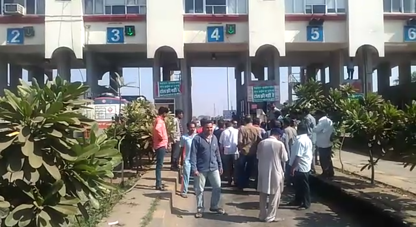 Police rushed to toll plaza after panic