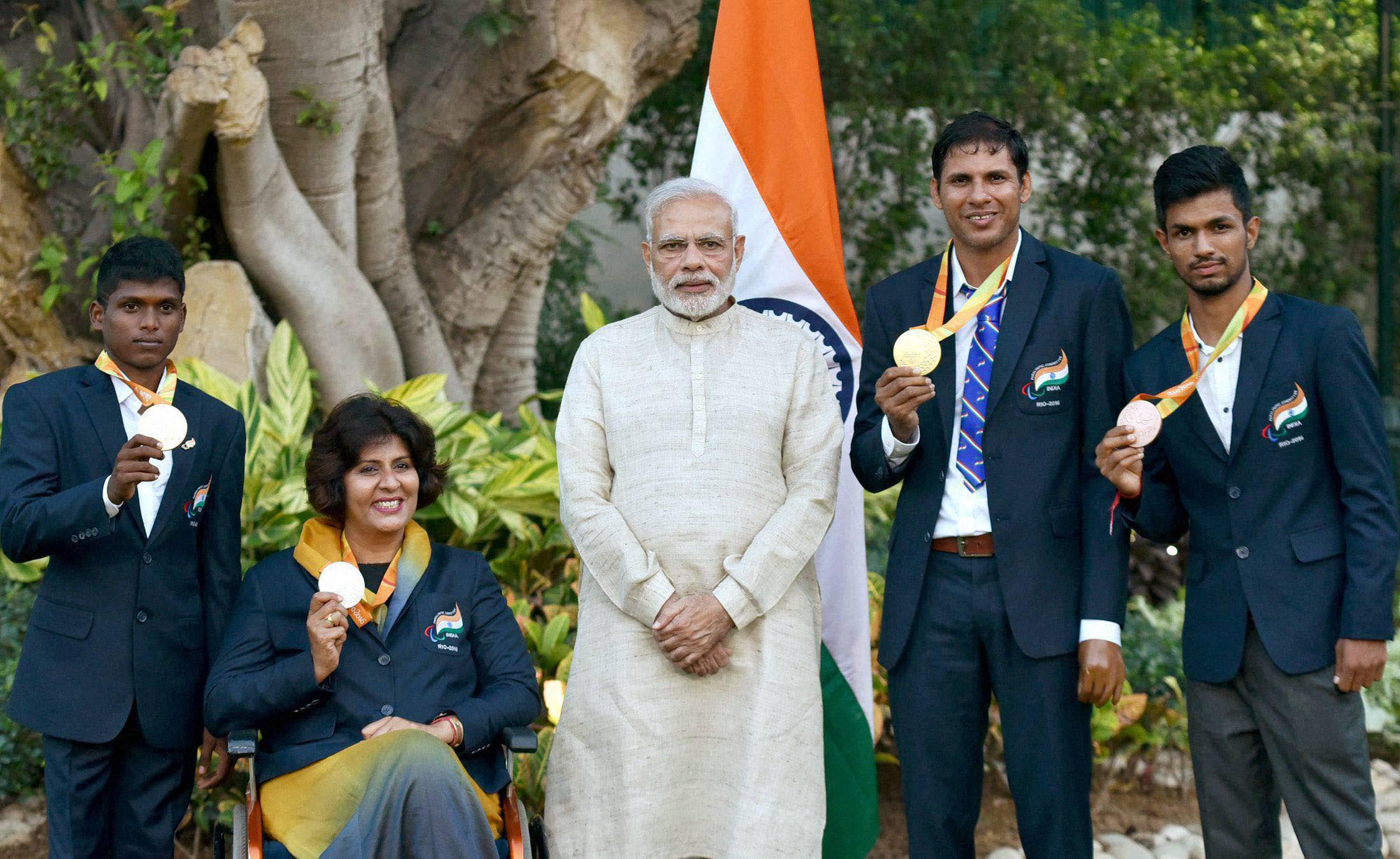 PM Modi gives cash award to Rio Paralympics medallist