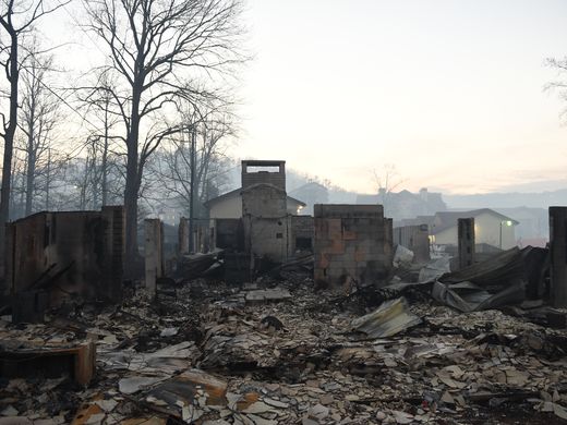 Wildfire kills 3, damages 150 buildings in US