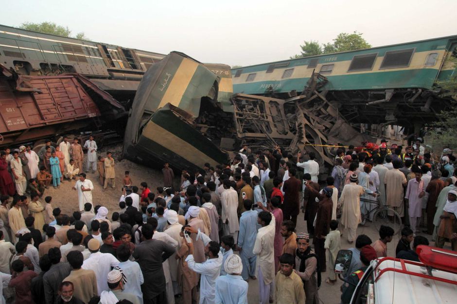 17 killed as trains collide in Pakistan