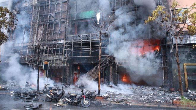 13 killed in Vietnam karaoke lounge fire