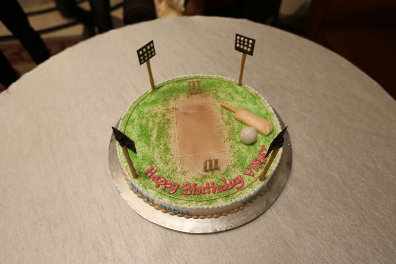 Cake for RCB and Virat Kohli fan🏏 #cricketthemecake #crickettheme #cricket  #cricketlovers #cricketfans #viratkohli #viratkohlifans #r... | Instagram