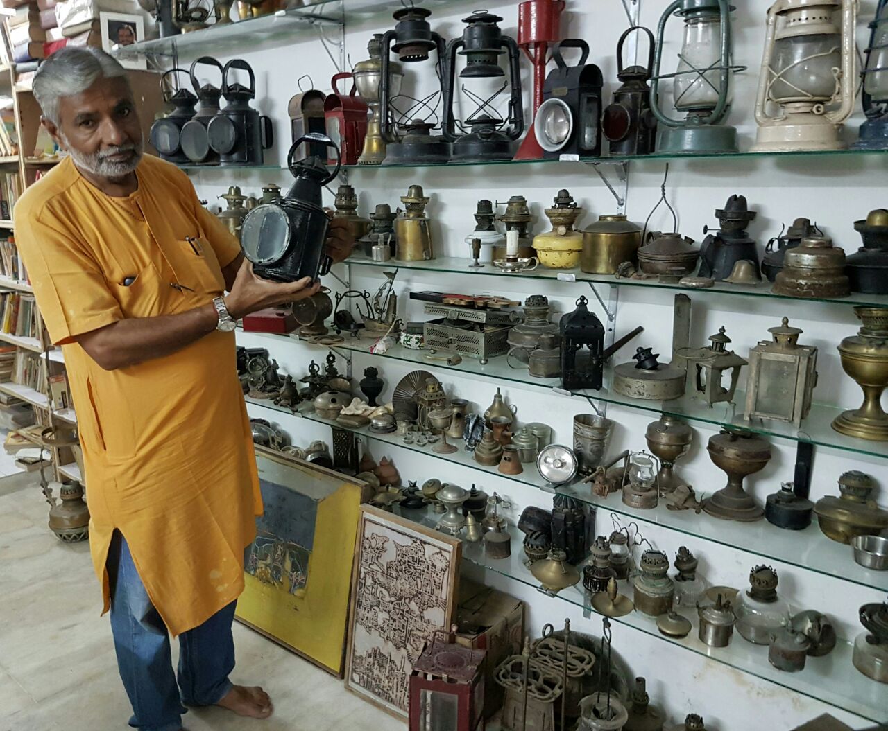 Shukrawari market of Vadodara, home of super antique products