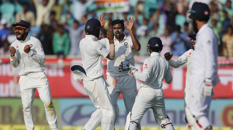 England struggle at 103/5, 352 runs behind India