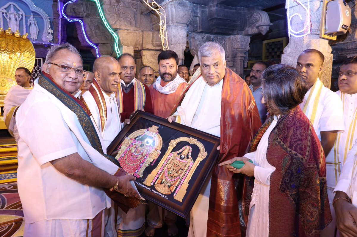 Sri Lankan PM prays at Tirumala temple