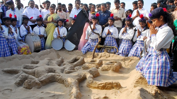 Hundreds pay homage to 2004 tsunami victims in Tamil Nadu