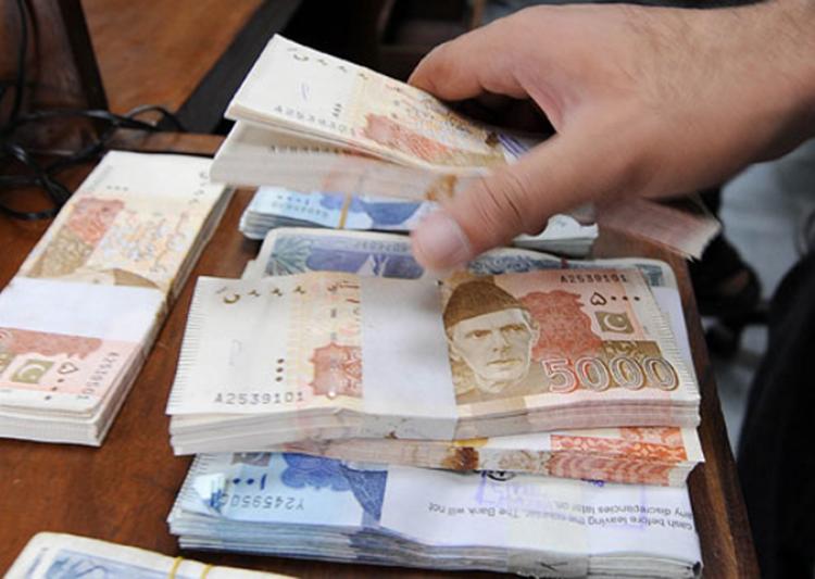 Pakistan Senate seeks demonetisation of Rs 5,000 notes