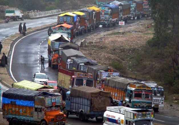 Jammu-Srinagar highway open to one-way traffic