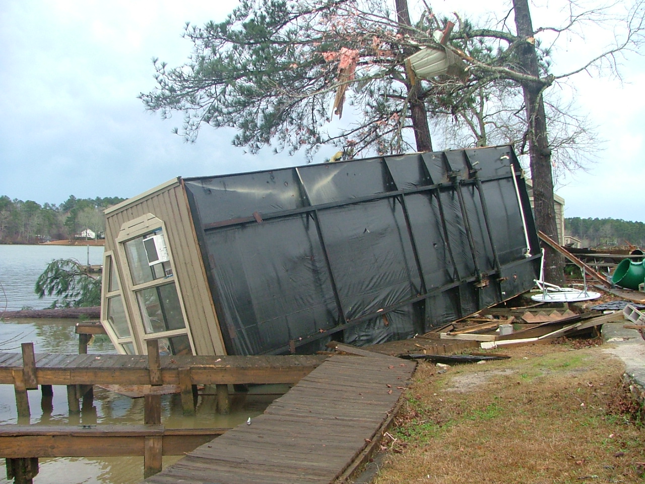Storms kill 11, injure 23 in US