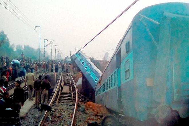 5 killed as Kolkata-bound train rams car near Dhaka