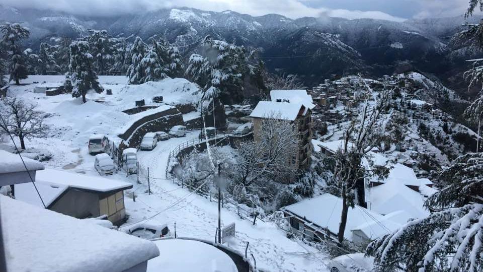 Shimla, Manali, Dalhousie still cut off, tourists stranded